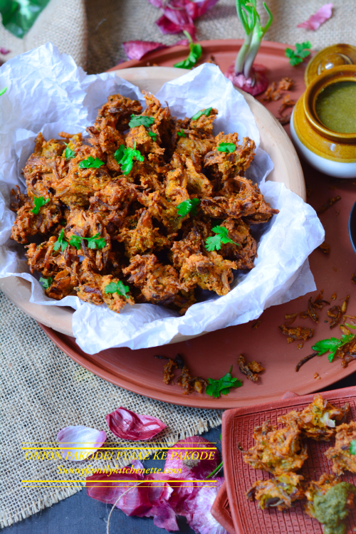 ONION PAKODE/ PYAAZ KE PAKODE